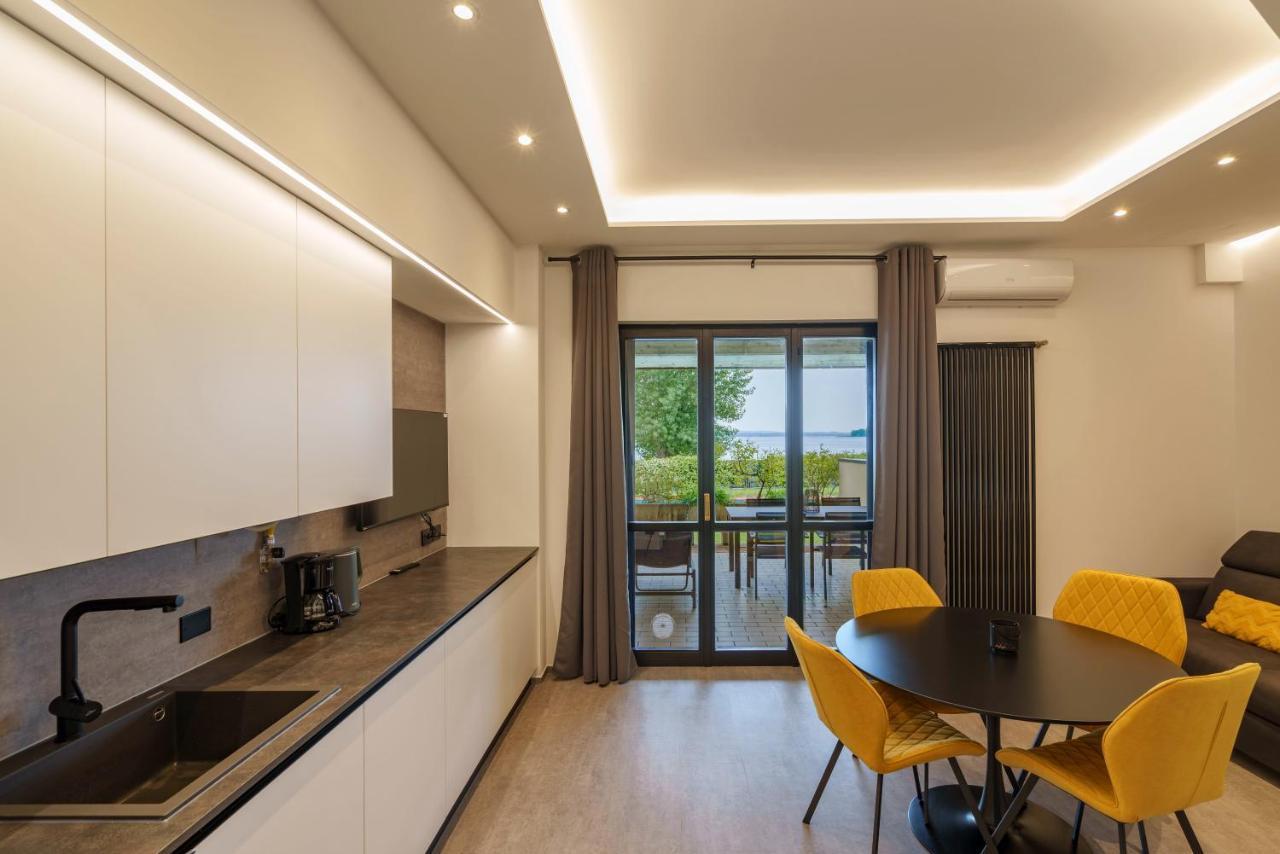 Lakeview Apartment Primea Sirmione Exteriör bild
